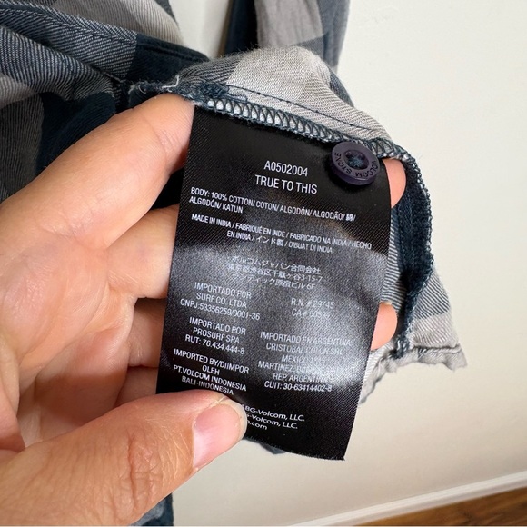 Volcom Men's Plaid Cotton Button-Up Shirt - Blue and Gray Size Large - Picture 5 of 8